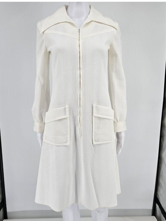 Unknown Dresses & Skirts - Vintage Early 1970s Ivory Textured Chevron Knee-Length Mod Dress (Size 6/S)